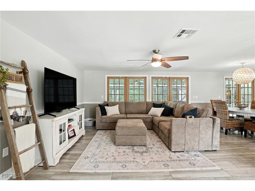 1250 Kasamada Drive Fort Myers FL 33919 2025020778 image10