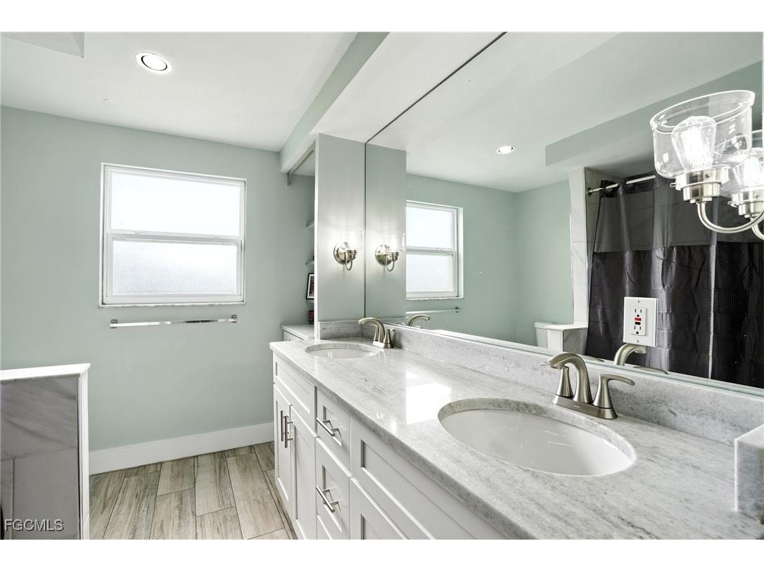 1250 Kasamada Drive Fort Myers FL 33919 2025020778 image24