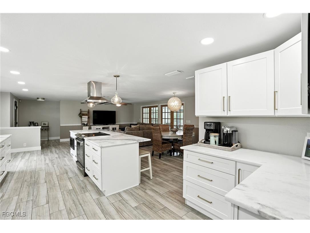 1250 Kasamada Drive Fort Myers FL 33919 2025020778 image3