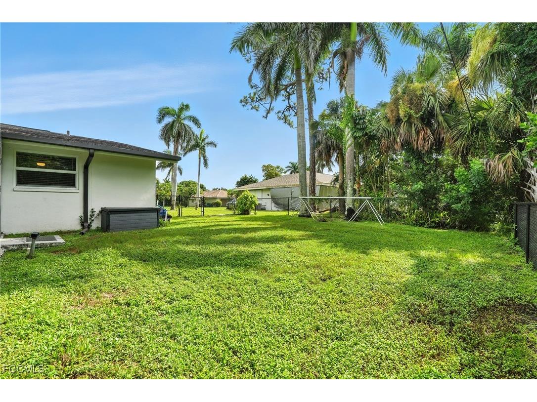 1250 Kasamada Drive Fort Myers FL 33919 2025020778 image38