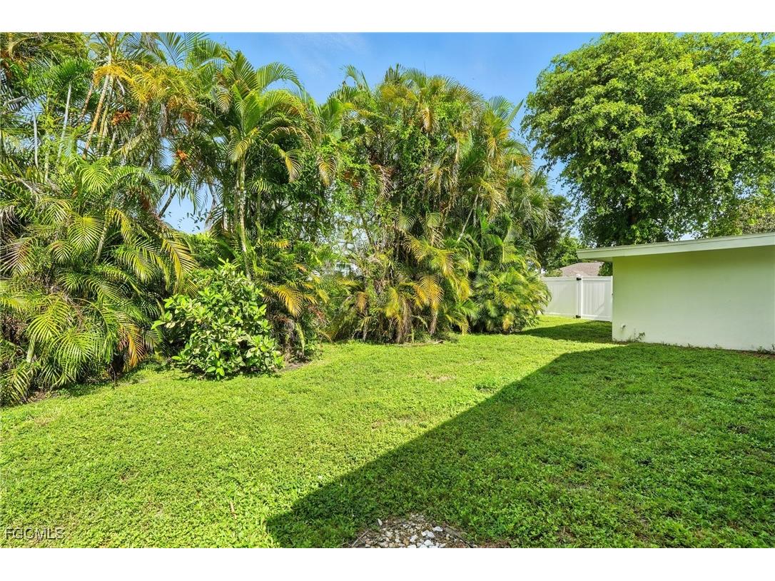 1250 Kasamada Drive Fort Myers FL 33919 2025020778 image39