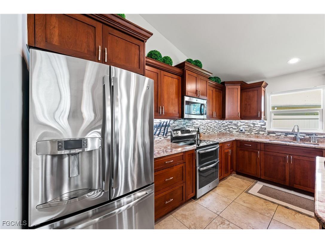 1250 Silverstrand Drive Naples FL 34110 2025015821 image18