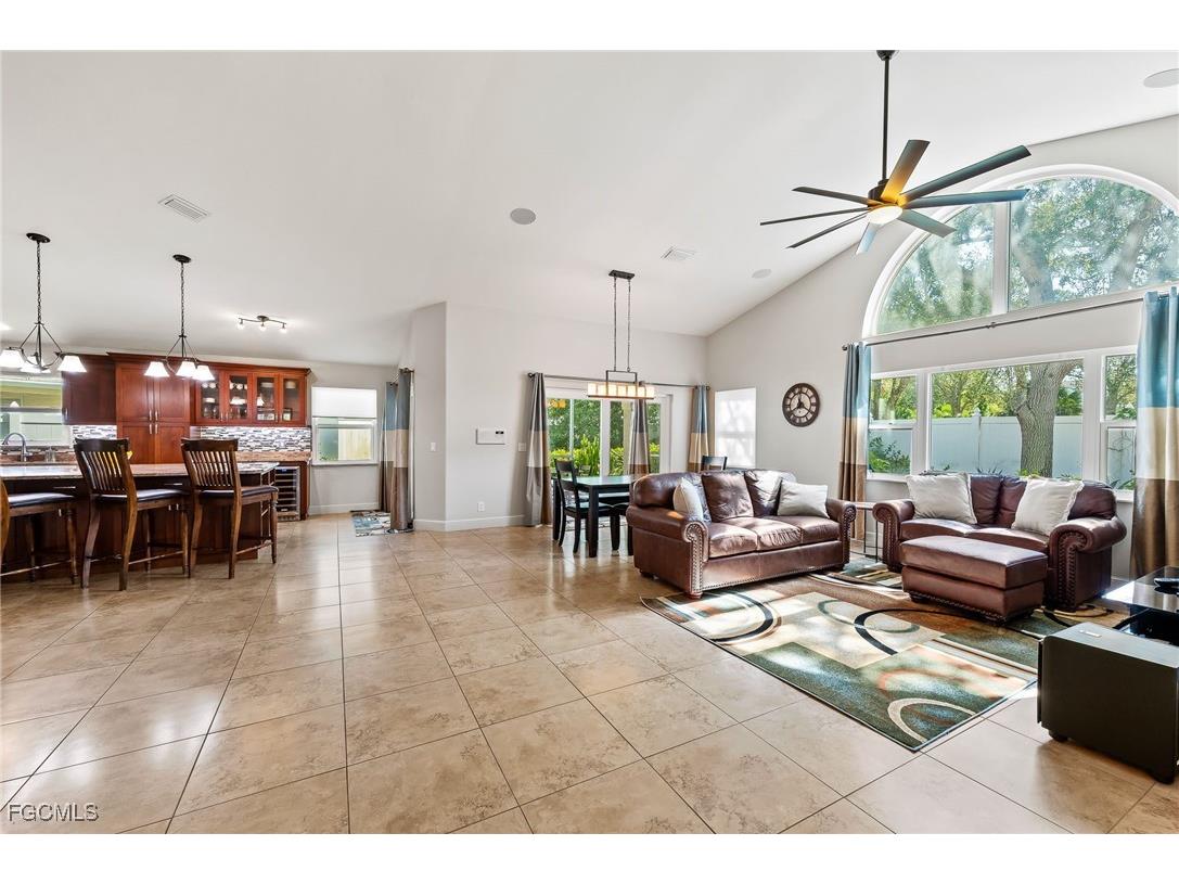1250 Silverstrand Drive Naples FL 34110 2025015821 image6