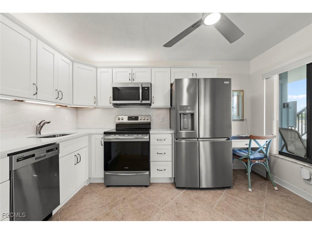 1250 Tennisplace Court #B24 Sanibel FL 33957 2025008344 image12