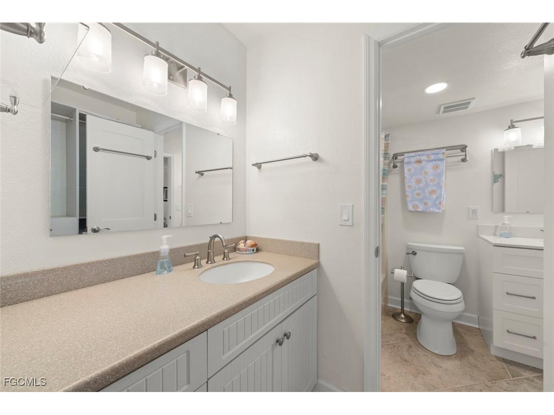 1250 Tennisplace Court #B24 Sanibel FL 33957 2025008344 image24