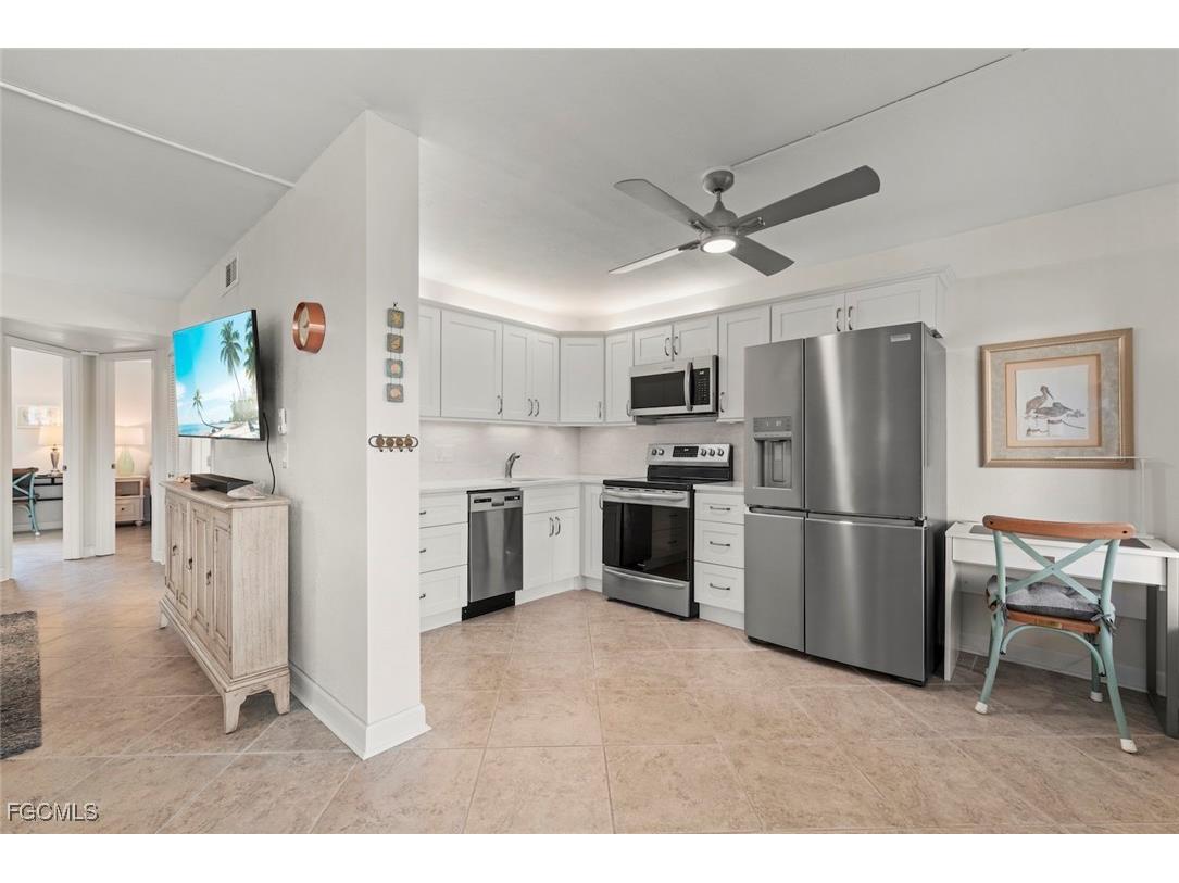 1250 Tennisplace Court #B24 Sanibel FL 33957 2025008344 image9