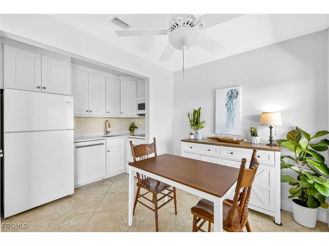 1250 Tennisplace Court #B34 Sanibel FL 33957 2025009409 image2