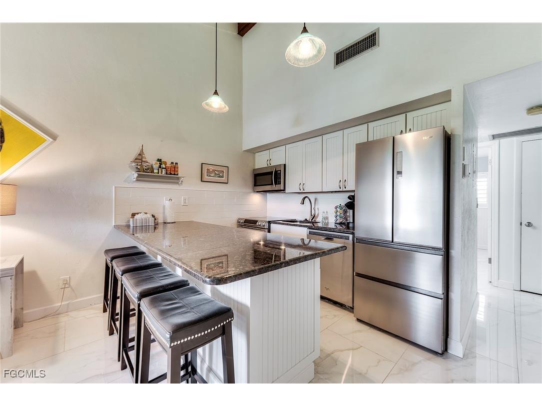 1250 Tennisplace Court #D33 Sanibel FL 33957 2025003472 image4