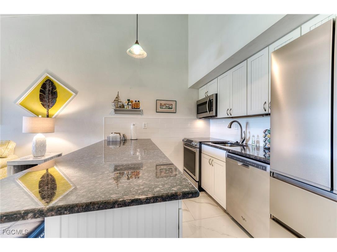 1250 Tennisplace Court #D33 Sanibel FL 33957 2025003472 image8