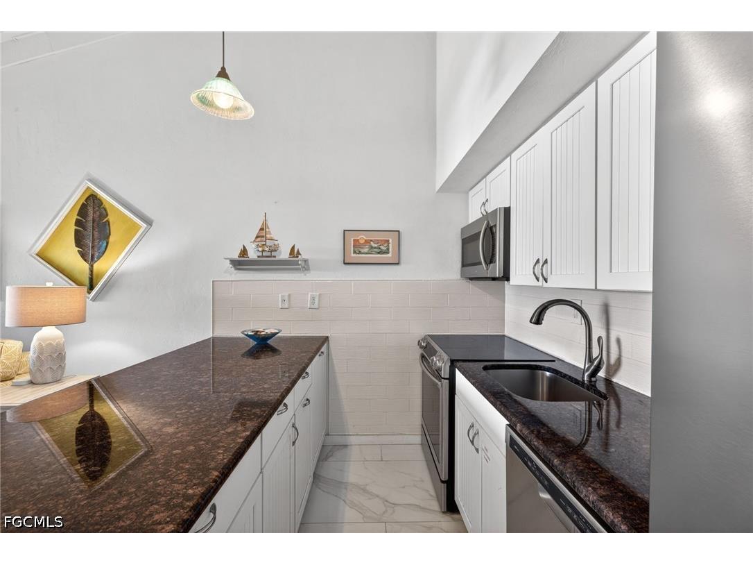 1250 Tennisplace Court #D33 Sanibel FL 33957 2026021600 image8