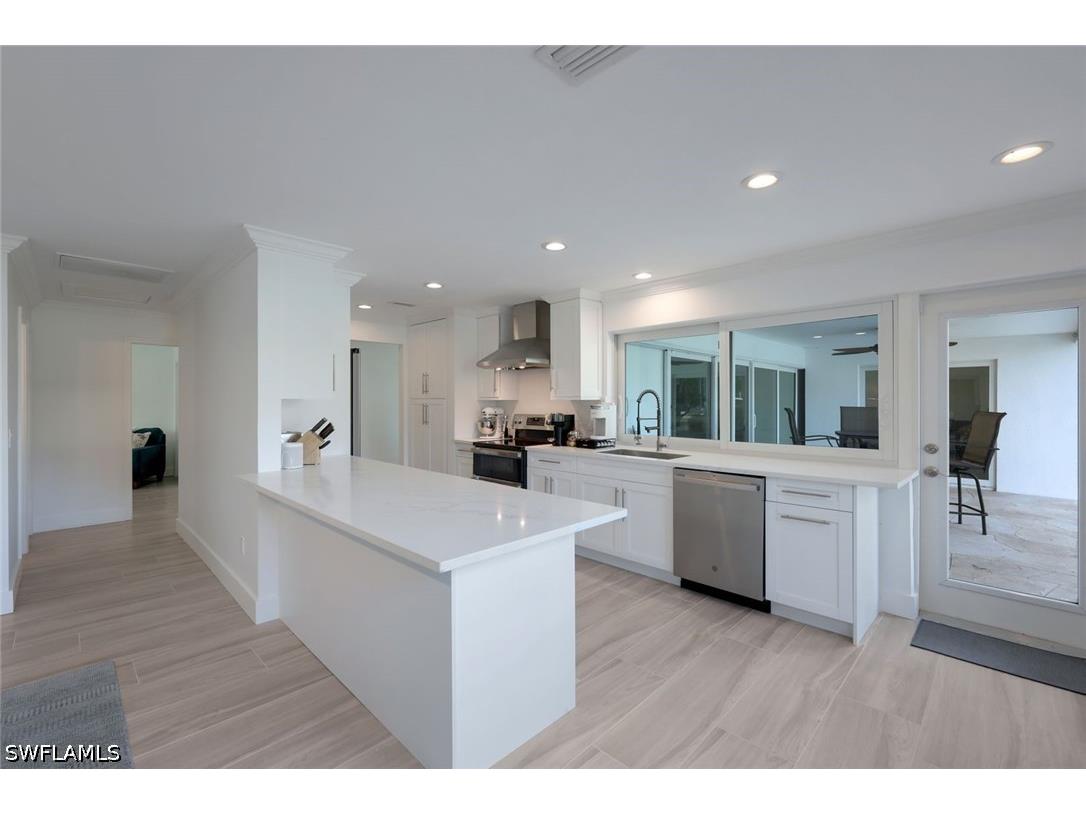 1250 Tuna Court Naples FL 34102 226020249 image10