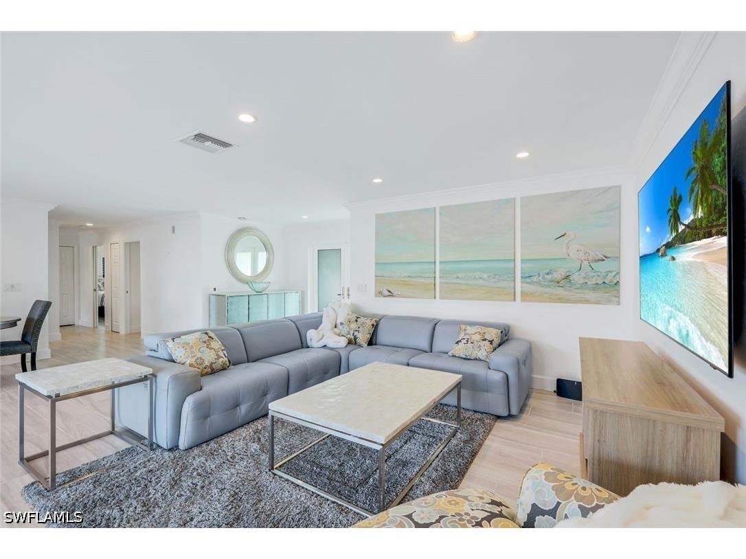 1250 Tuna Court Naples FL 34102 226020249 image5