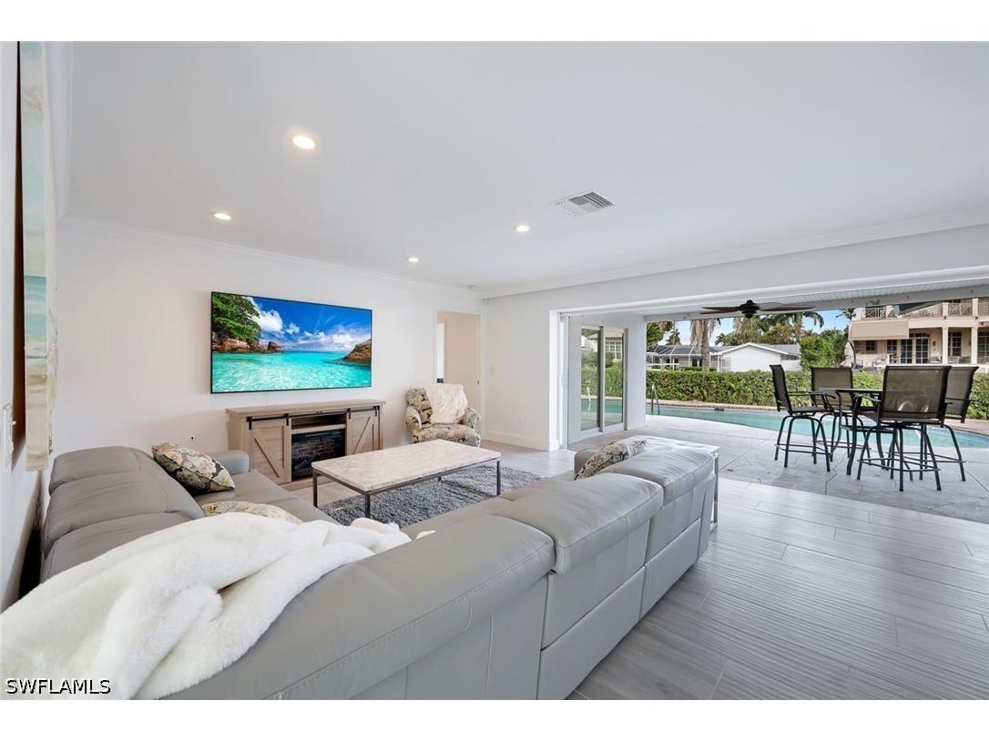 1250 Tuna Court Naples FL 34102 226020249 image7