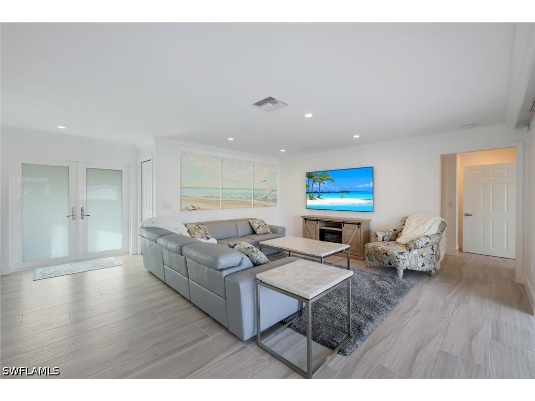 1250 Tuna Court Naples FL 34102 226020249 image8