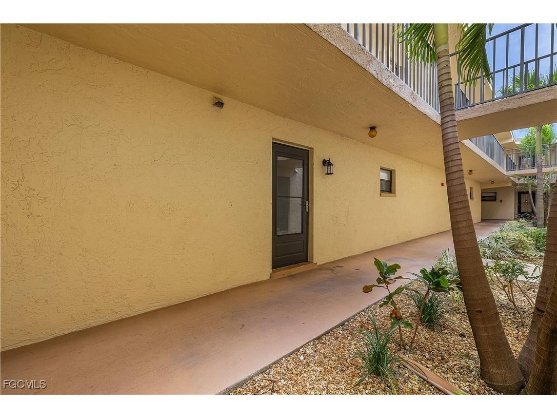 12501 Mcgregor Boulevard #8 Fort Myers FL 33919 2025025747 image3