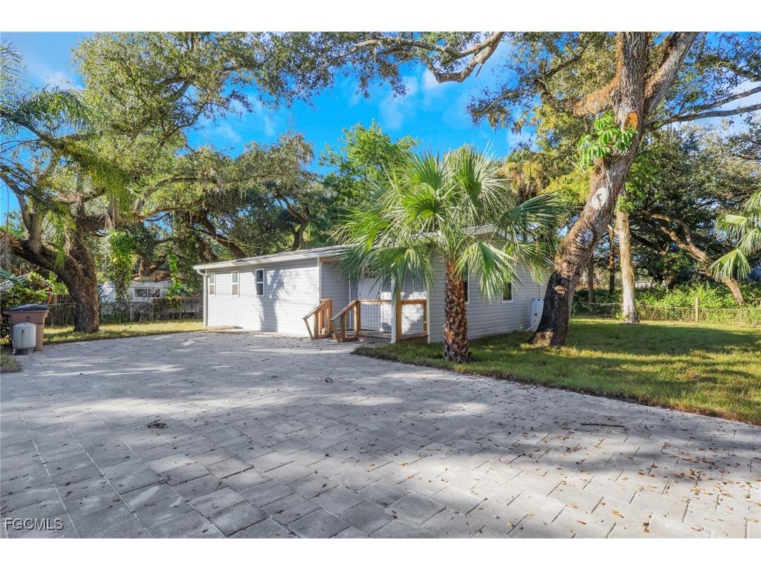 12531 Orange River Boulevard Fort Myers FL 33905 2025020699 image1