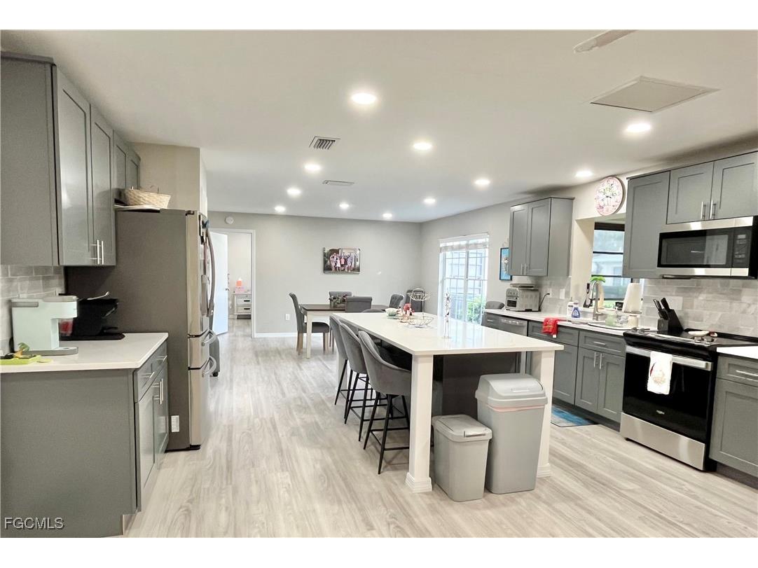 1254 Hazeltine Drive Fort Myers FL 33919 2025024069 image5