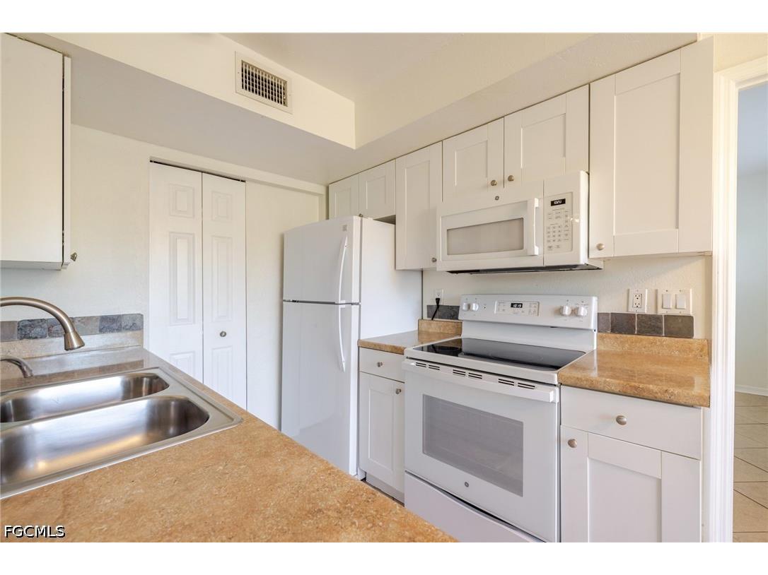 12561 Equestrian Circle #802 Fort Myers FL 33907 2026031450 image6
