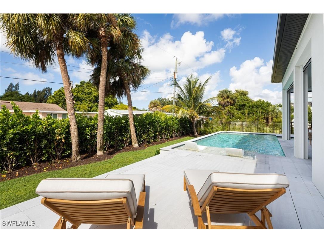 1257 11th Court N Naples FL 34102 225077995 image32