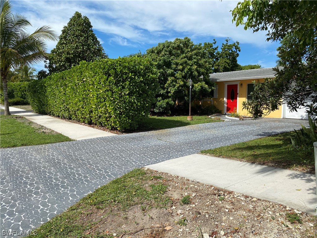 1257 22nd Avenue N Naples FL 34103 223086320 image1