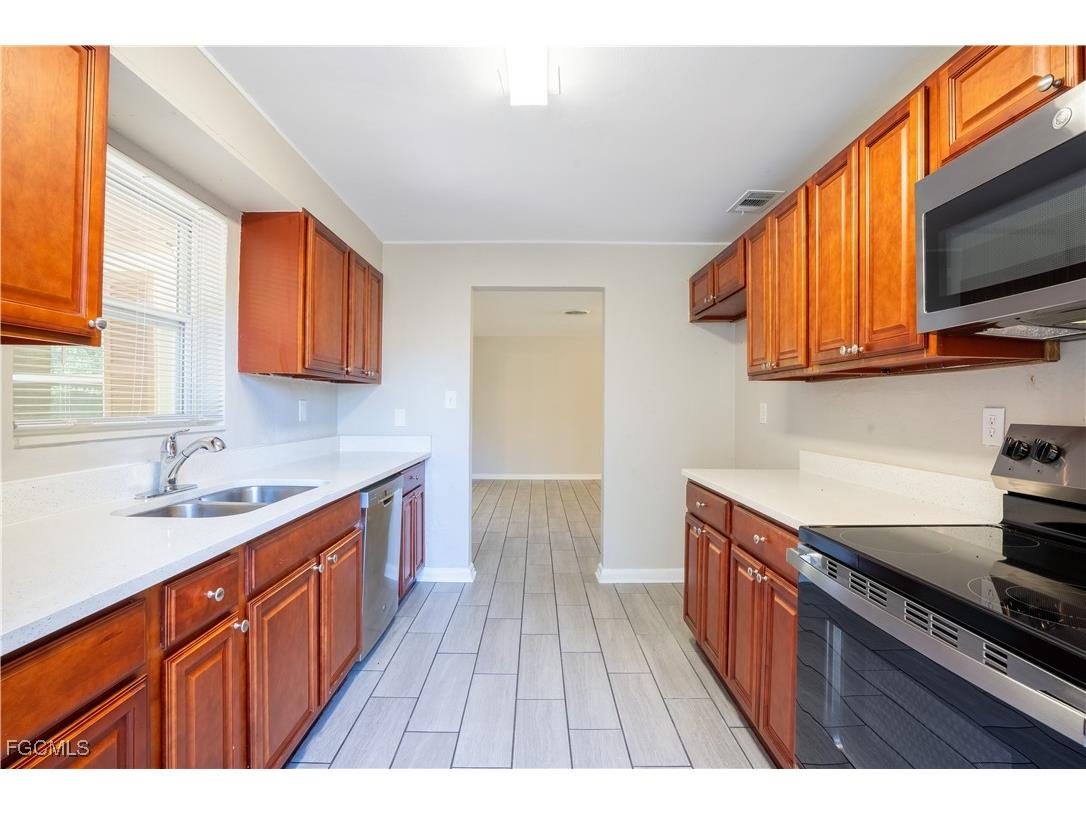 1259 Burtwood Drive Fort Myers FL 33901 2025020176 image14