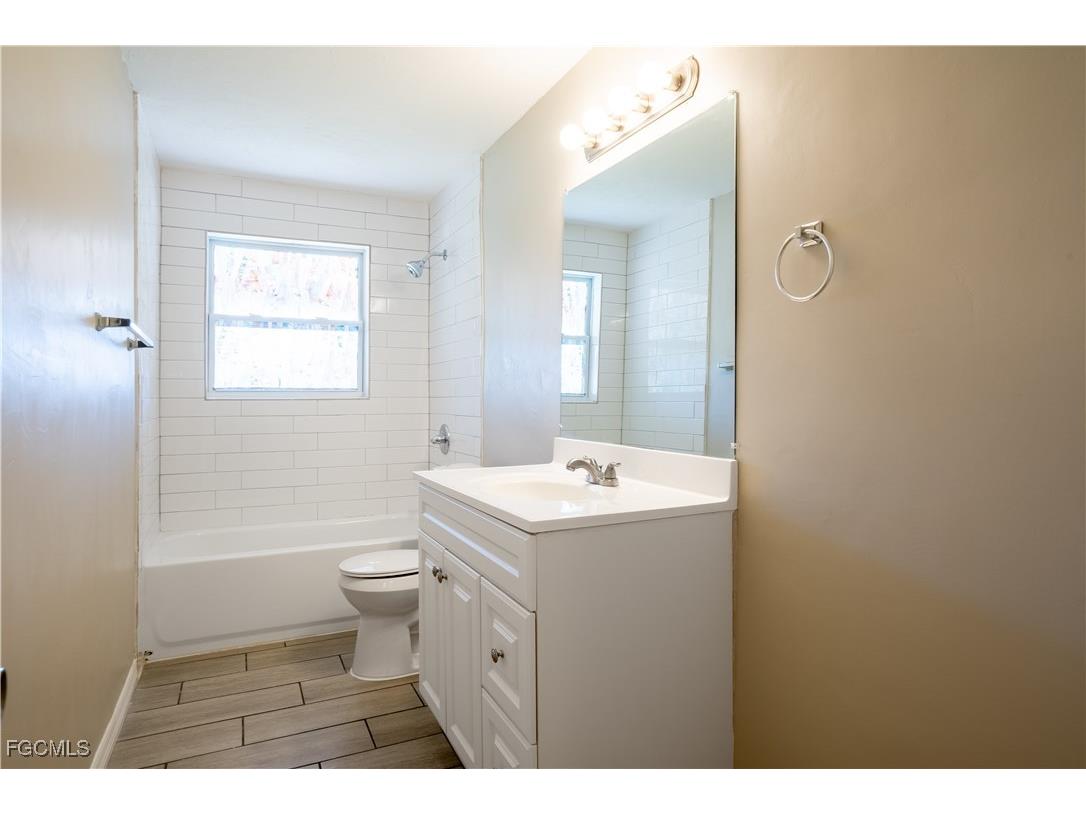 1259 Burtwood Drive Fort Myers FL 33901 2025020176 image20