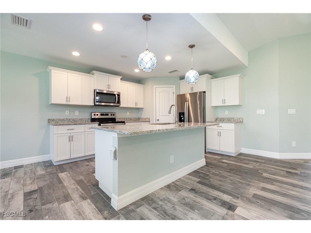 126 Glades Drive Rotonda West FL 33947 2025014172 image11