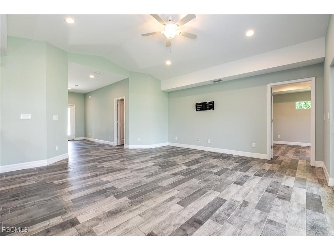 126 Glades Drive Rotonda West FL 33947 2025014172 image15