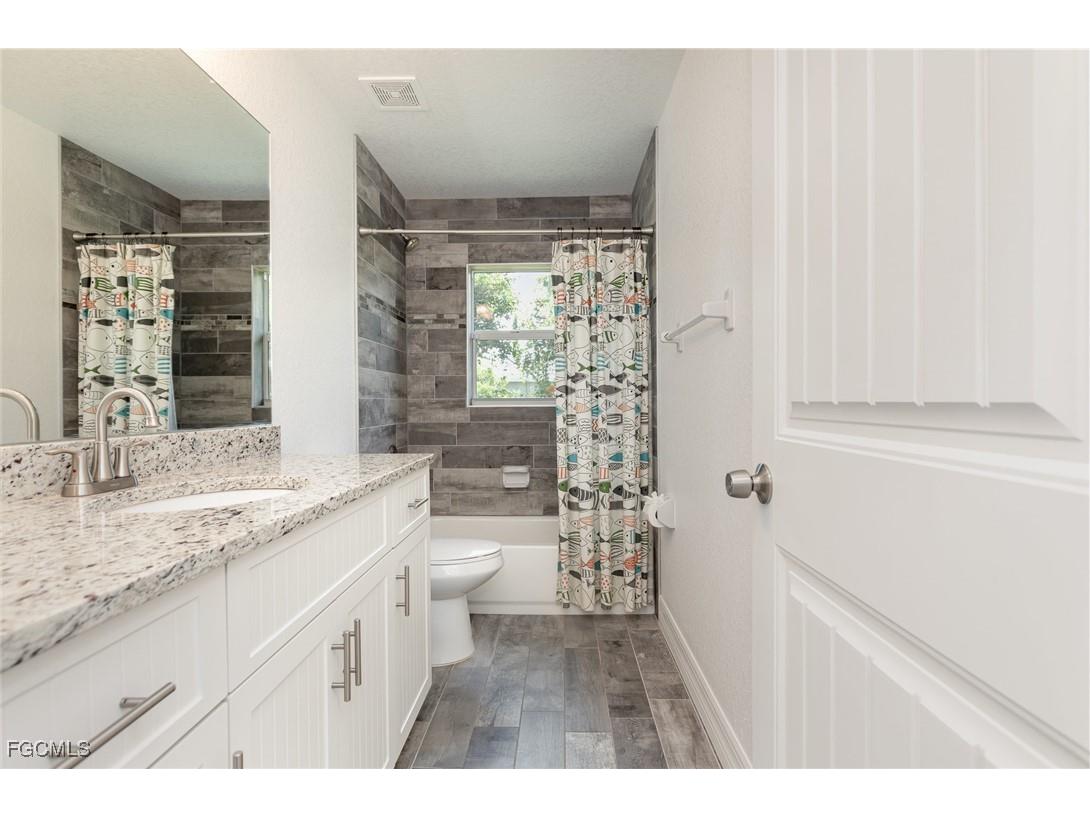 126 Glades Drive Rotonda West FL 33947 2025014172 image18