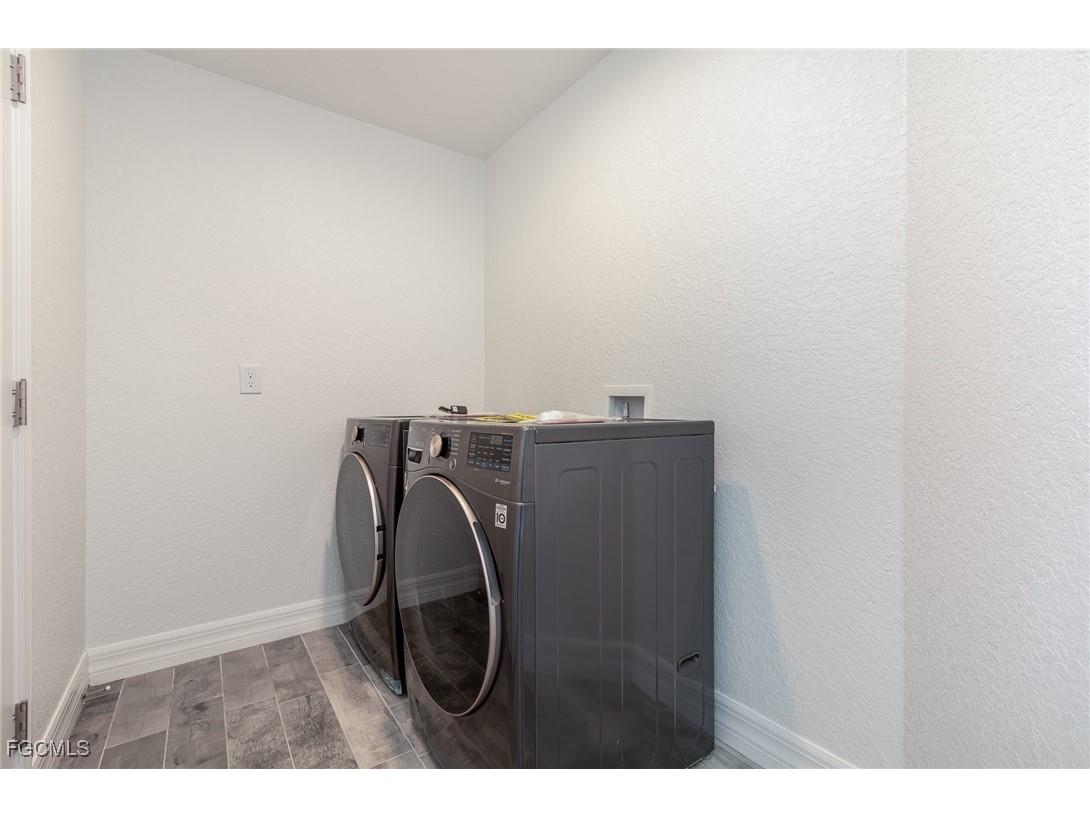 126 Glades Drive Rotonda West FL 33947 2025014172 image26