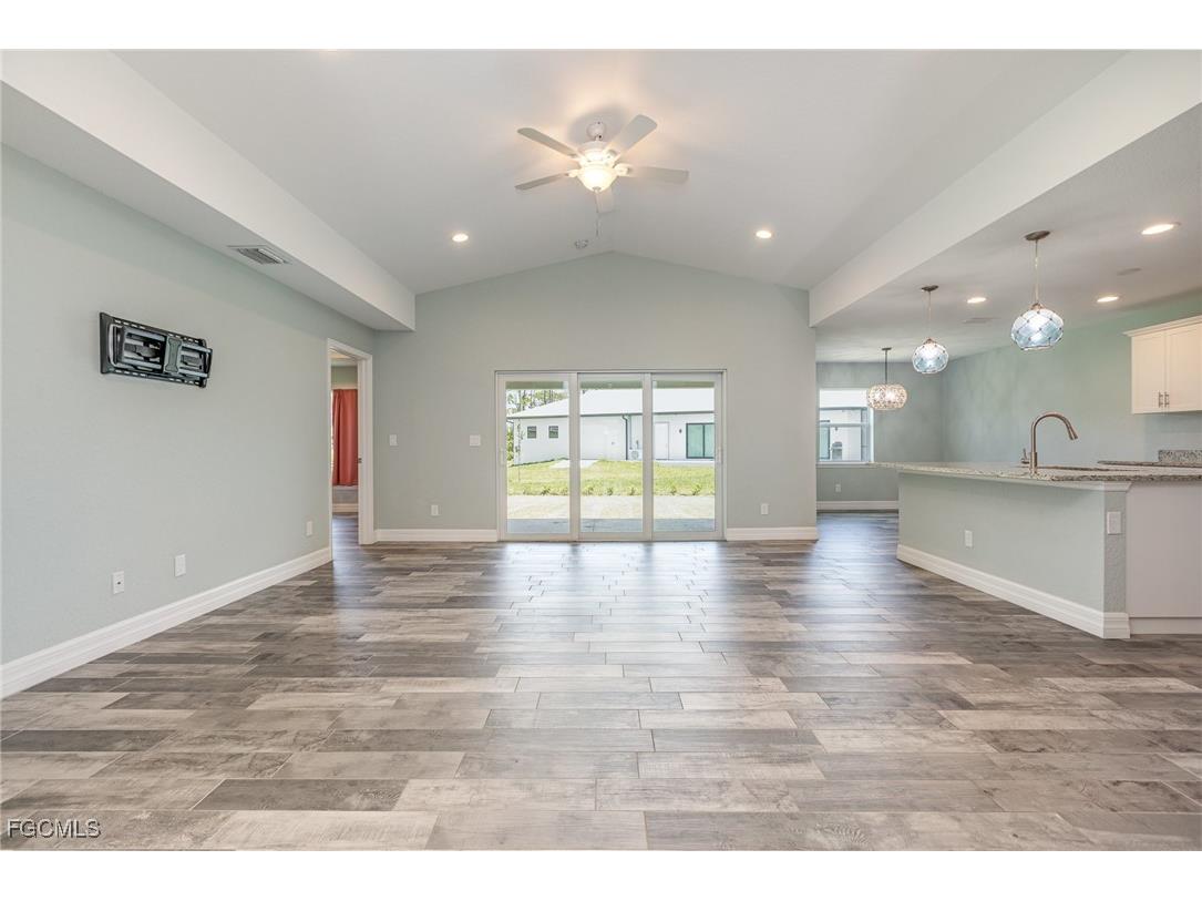 126 Glades Drive Rotonda West FL 33947 2025014172 image7