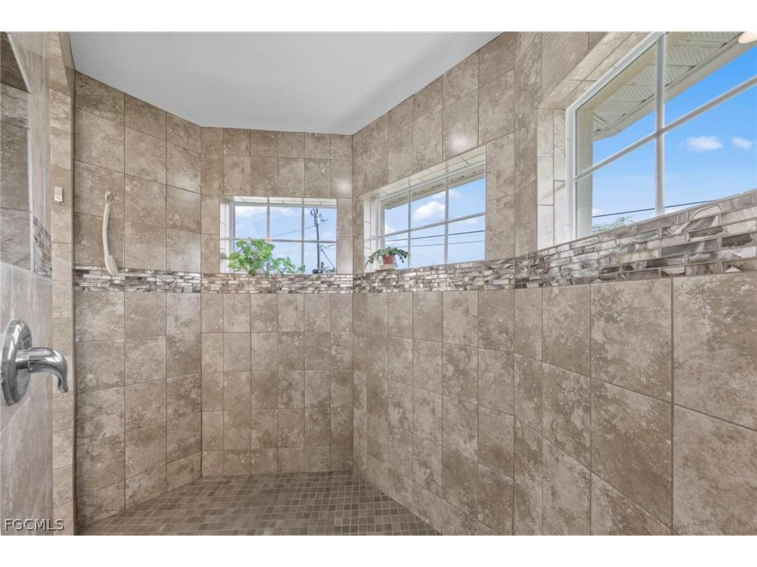 126 SE 15th Place Cape Coral FL 33990 2026010205 image22