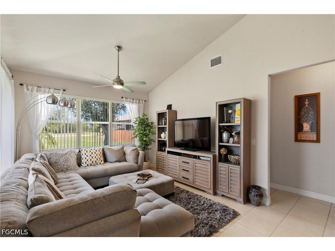 126 SW 39th Place Cape Coral FL 33991 2026018121 image5