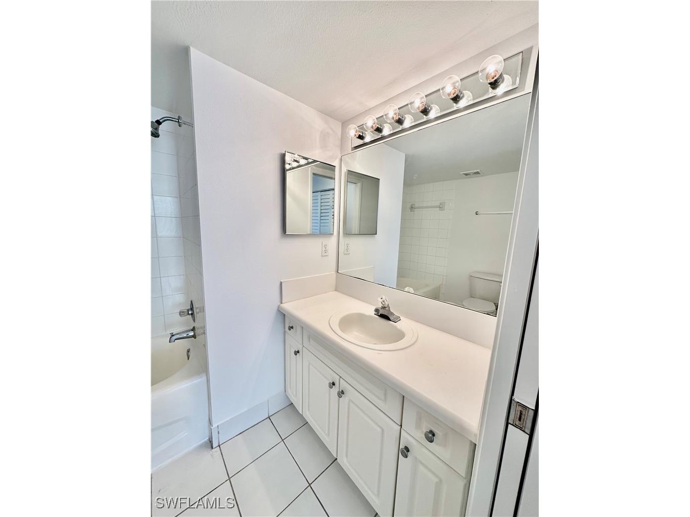 1260 Wildwood Lakes Boulevard #204 Naples FL 34104 225058310 image8