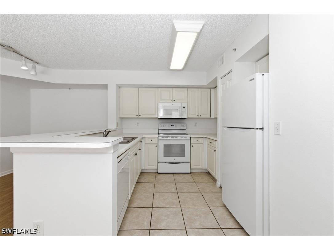 1260 Wildwood Lakes Boulevard #204 Naples FL 34104 226018573 image13