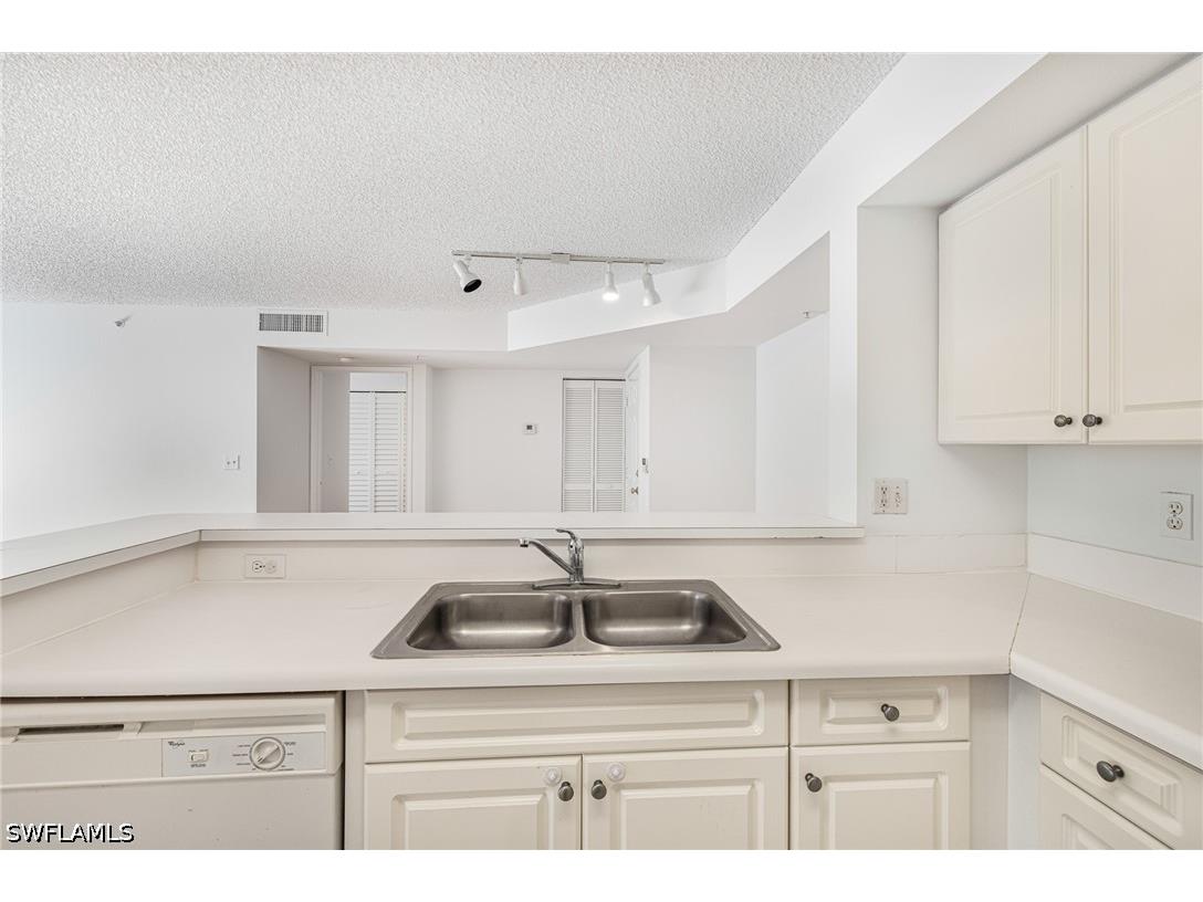 1260 Wildwood Lakes Boulevard #204 Naples FL 34104 226018573 image15