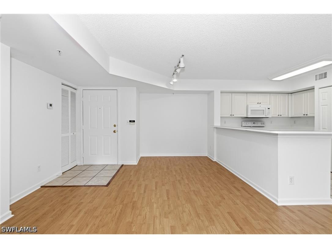 1260 Wildwood Lakes Boulevard #204 Naples FL 34104 226018573 image9