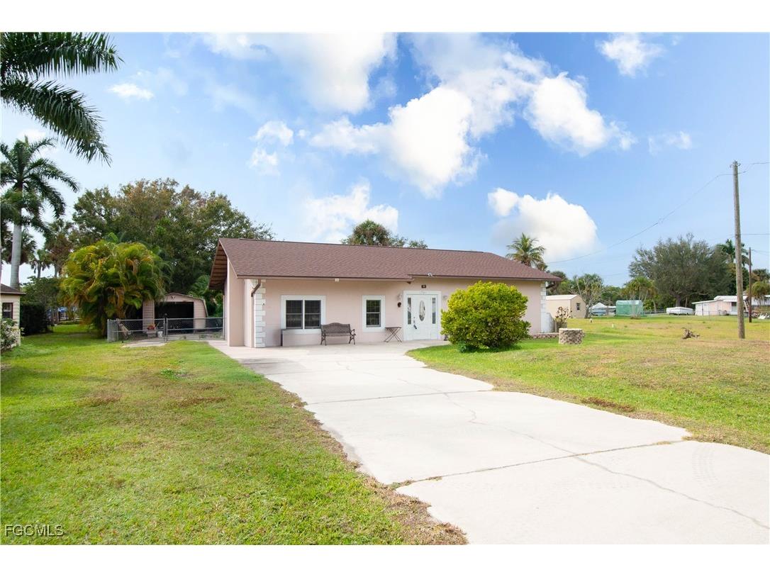 1261 Driftwood Drive North Fort Myers FL 33903 2025010539 image1