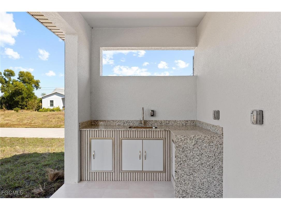 1261 NE 40th Street Cape Coral FL 33909 2025020776 image32