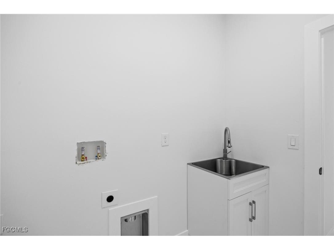 1261 NE 40th Street Cape Coral FL 33909 2025020776 image33