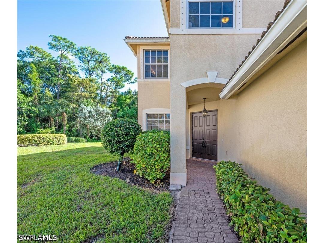 1262 Barrigona Court Naples FL 34119 226023045 image2