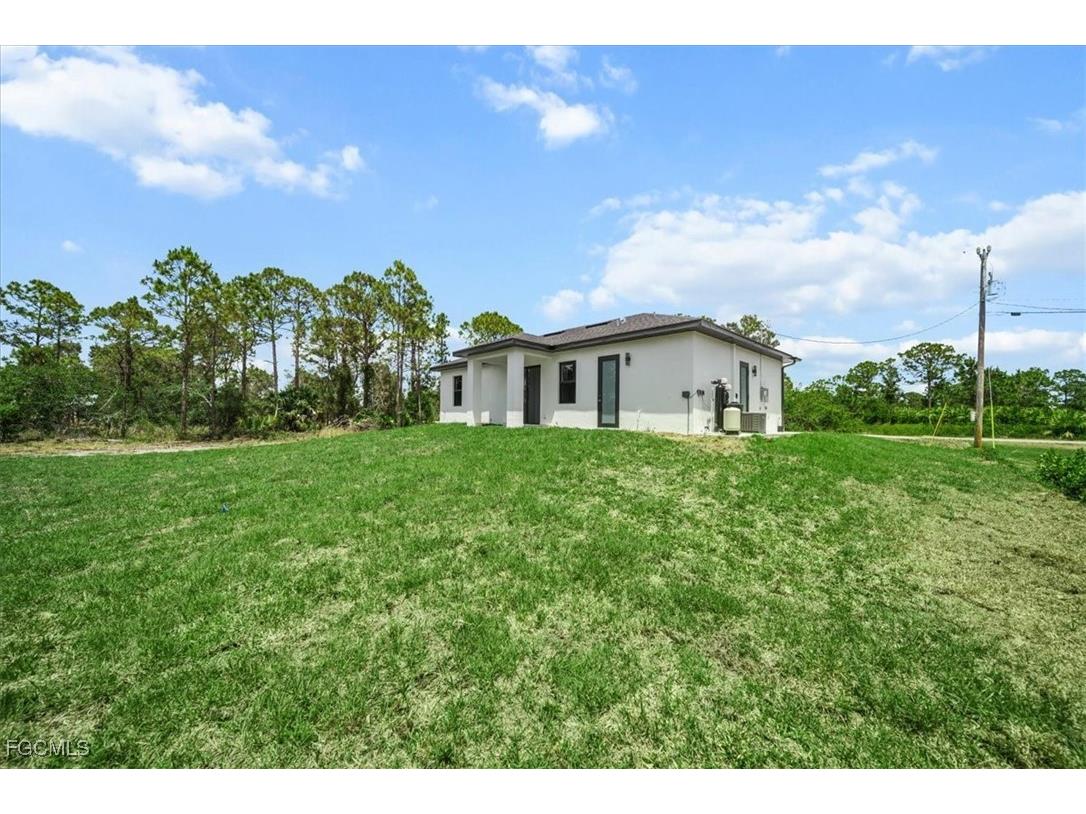 1262 Bowles Avenue Fort Myers FL 33913 2025004789 image5