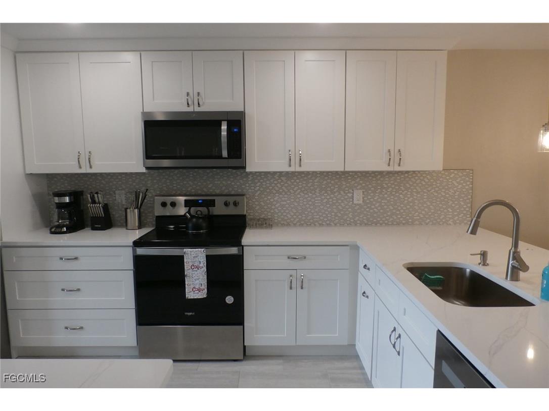 12621 Kelly Sands Way #305 Fort Myers FL 33908 2025000379 image4