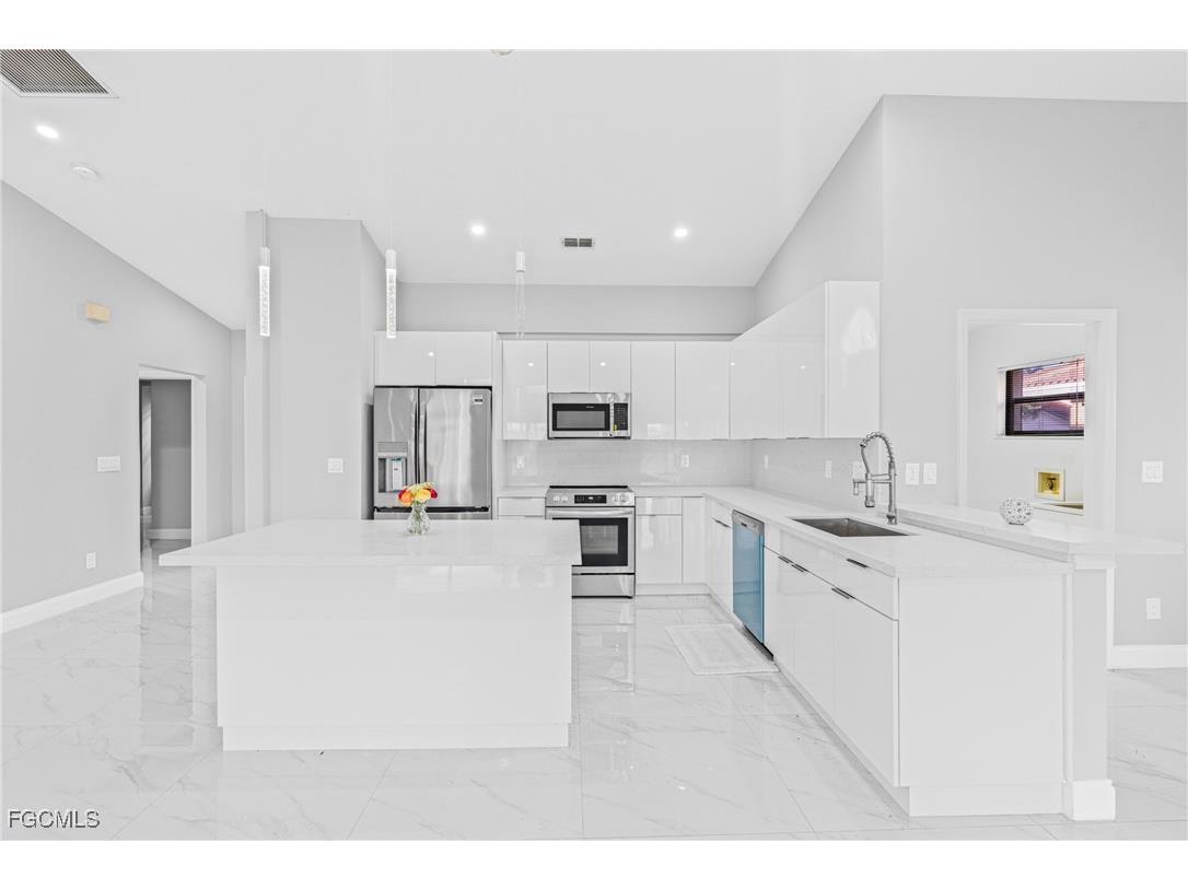 12630 Kelly Palm Drive Fort Myers FL 33908 2025008623 image5