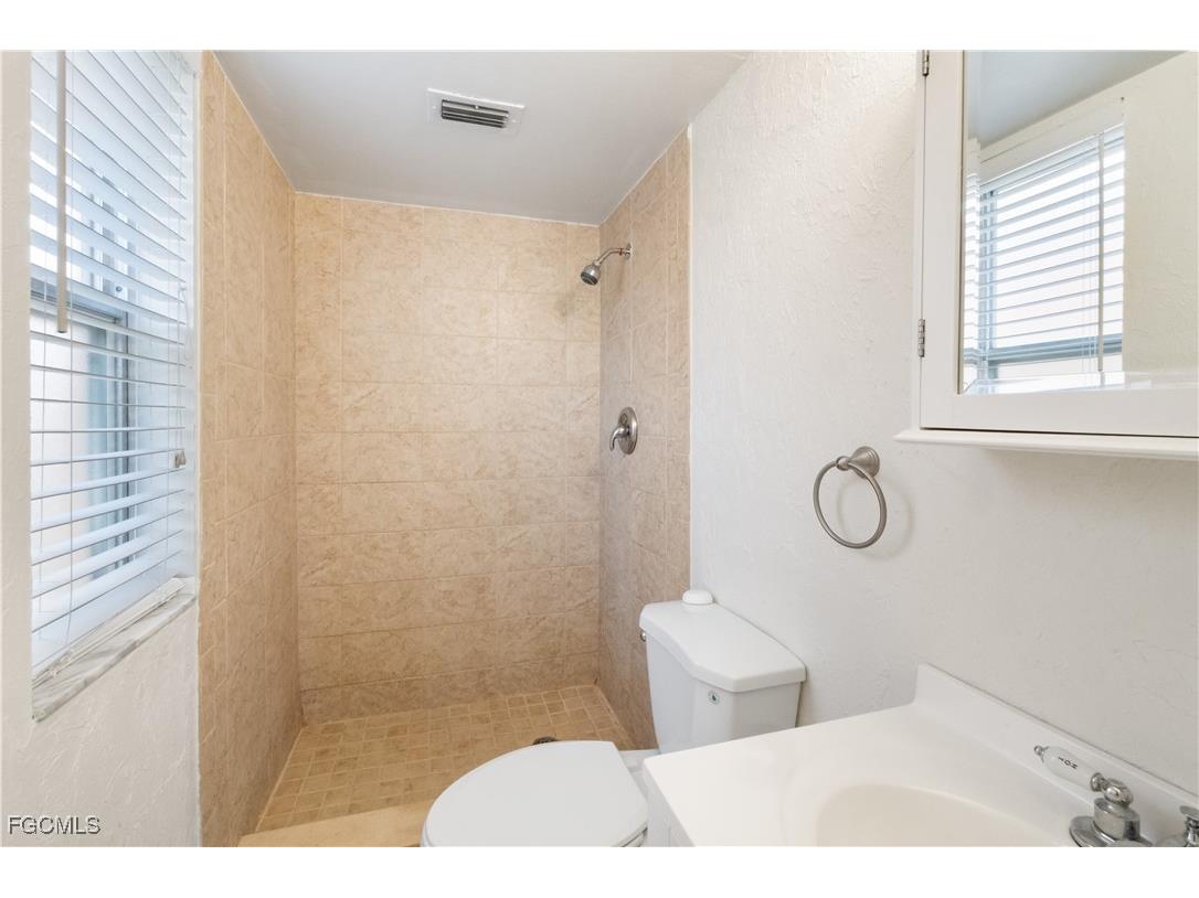 12630 Kenwood Lane #D Fort Myers FL 33907 2025000412 image13