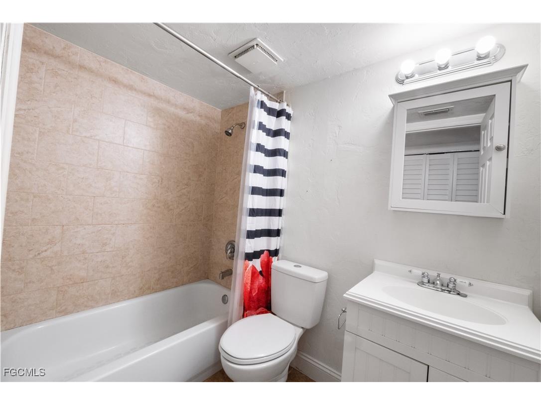 12630 Kenwood Lane #D Fort Myers FL 33907 2025000412 image8