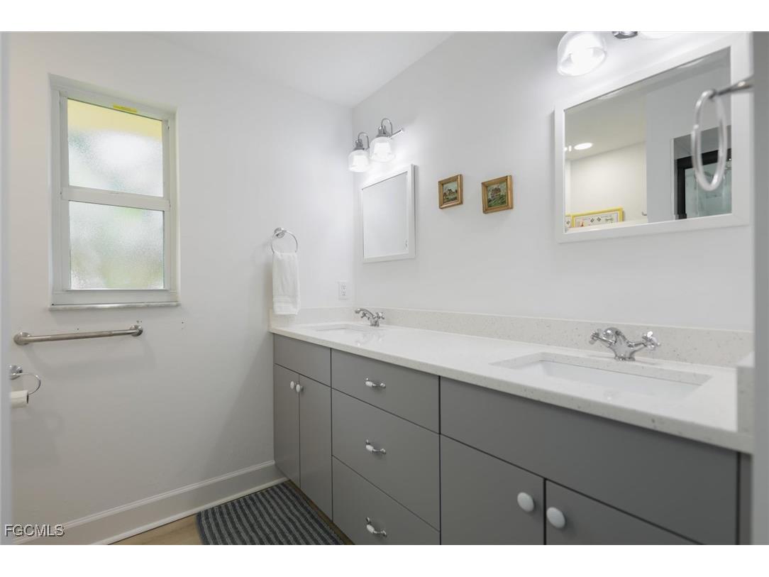 1264 Par View Drive Sanibel FL 33957 2025021067 image28