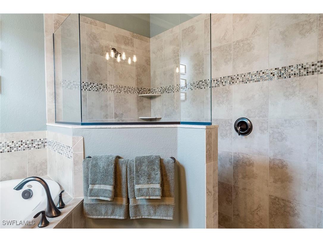 12643 Kinross Ln Naples FL 34120 225066829 image20