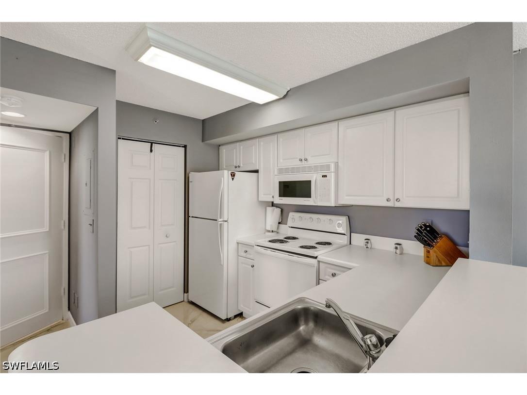1265 Wildwood Lakes Boulevard #102 Naples FL 34104 226018831 image4