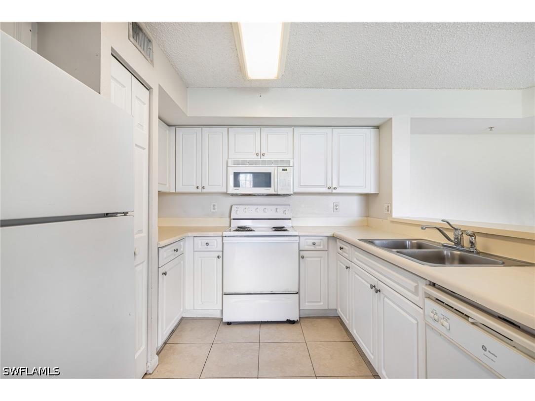 1265 Wildwood Lakes Boulevard #106 Naples FL 34104 226004556 image10